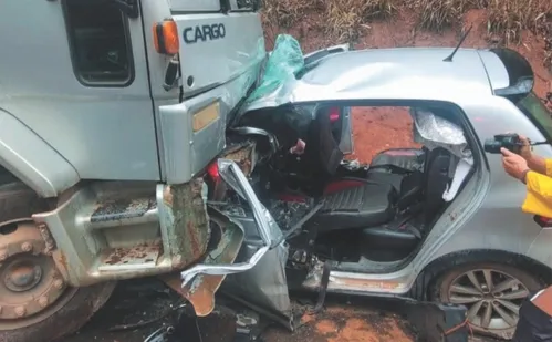 
          Imagem ilustrativa da imagem Casal de namorados se reencontra após 40 anos e morre em acidente
          