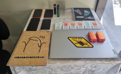 
          Imagem ilustrativa da imagem Casal é preso por contrabando de cigarros eletrônicos no ES
          