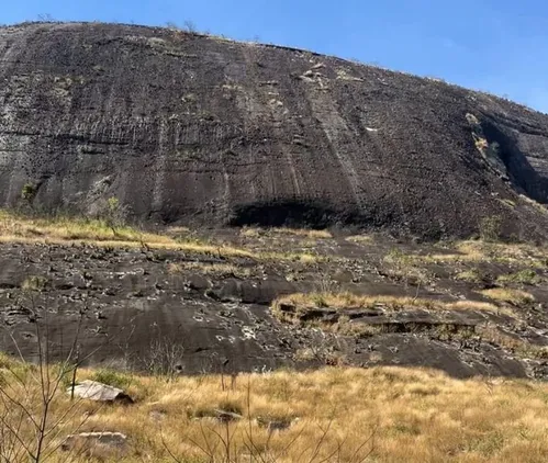 
          Imagem ilustrativa da imagem Casal encontrado morto e sem roupas foi namorar em carro e veículo caiu de paredão de 400 metros
          