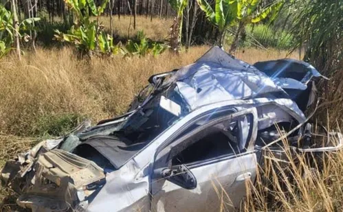 
          Imagem ilustrativa da imagem Casal morre após carro cair de rampa de voo livre no ES
          