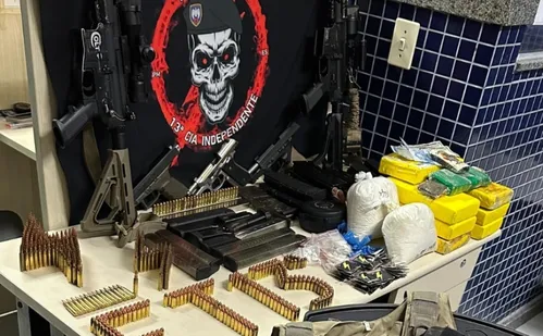 
          Imagem ilustrativa da imagem Casal que guardava arsenal dentro de casa é preso em Vila Velha
          