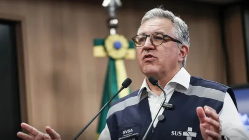 
          Imagem ilustrativa da imagem Casos suspeitos de intoxicação devem aumentar no país, diz ministro da Saúde
          