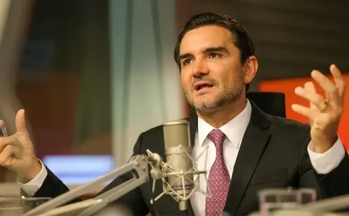 
          Imagem ilustrativa da imagem Celso Sabino entrega carta de demissão a Lula após ultimato do União Brasil
          