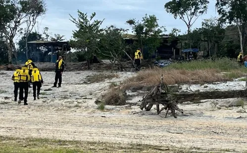 
          Imagem ilustrativa da imagem Cerco com embarcações na Lagoa Juparanã prende quatro em Linhares
          
