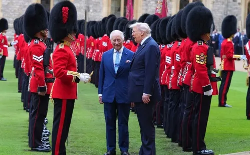
          Imagem ilustrativa da imagem Charles III recebe Trump com pompa em inédita 2ª visita do americano ao Reino Unido
          