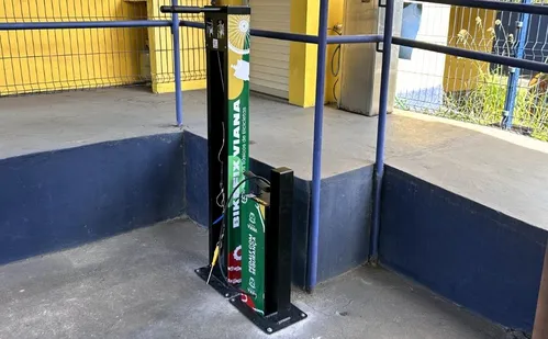 
          Imagem ilustrativa da imagem Ciclistas de Viana contam com totem para reparo de bicicletas
          