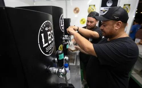 
          Imagem ilustrativa da imagem Circuito da cerveja com mais de 30 rótulos e shows
          