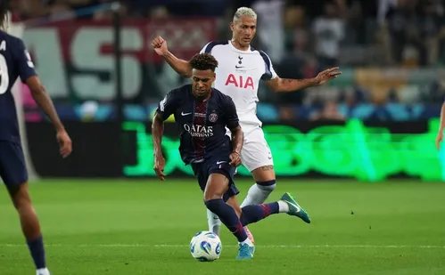 
          Imagem ilustrativa da imagem Com Richarlison em campo, Tottenham perde a Supercopa da Europa nos pênaltis
          
