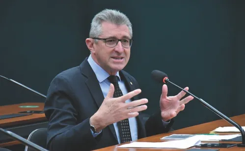 
          Imagem ilustrativa da imagem Comissão da Câmara aprova aumento do limite anual do MEI. Entenda o que pode mudar
          