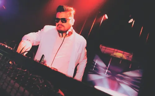 
          Imagem ilustrativa da imagem Comissão na Câmara dos Deputados aprova projeto que inclui DJs e garçons no MEI
          