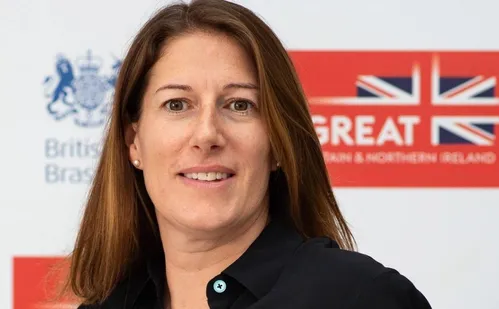 
          Imagem ilustrativa da imagem Como o SUS salvou a vida da embaixadora britânica no Brasil
          