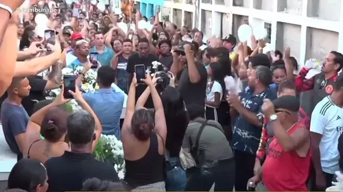 
          Imagem ilustrativa da imagem Comoção e apoio aos familiares no velório e sepultamento da menina Esther
          