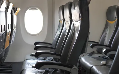 
          Imagem ilustrativa da imagem Companhia aérea do Canadá vai cobrar taxa extra por poltrona reclinável
          