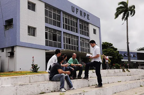 
          Imagem ilustrativa da imagem Concurso na UFRPE oferece 21 vagas para professor com salários de até R$ 13,2 mil
          