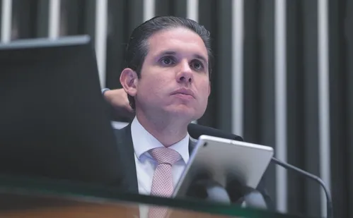 
          Imagem ilustrativa da imagem Concursos: vagas com salários de até R$ 34 mil
          