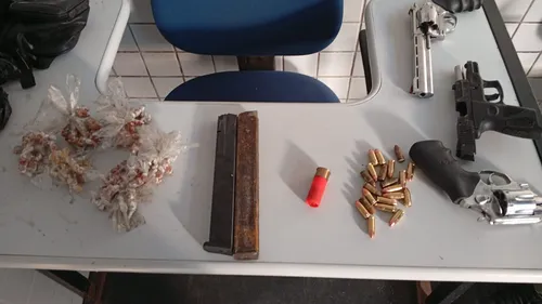 
          Imagem ilustrativa da imagem Confronto entre traficantes em Olinda deixa saldo de quatro mortos
          