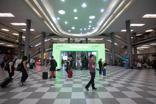 
          Imagem ilustrativa da imagem Congonhas tem voos cancelados por causa de fechamento de aeroporto no Rio de Janeiro
          