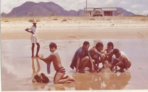 
          Imagem ilustrativa da imagem Conheça a história da família de Belo Horizonte que "desbravou" a Praia do Morro
          