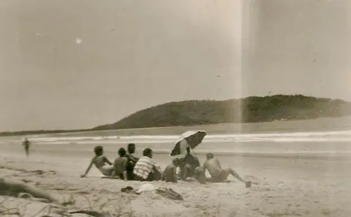 
          Imagem ilustrativa da imagem Conheça a história da família de Belo Horizonte que "desbravou" a Praia do Morro
          