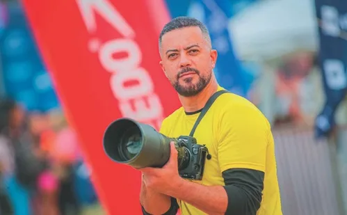 
          Imagem ilustrativa da imagem "Consigo fazer 3 salários mínimos", conta fotógrafo que registra treinos na orla
          