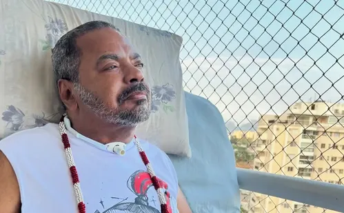 
          Imagem ilustrativa da imagem Corpo de Arlindo Cruz é sepultado no Rio por amigos e personalidades do samba
          