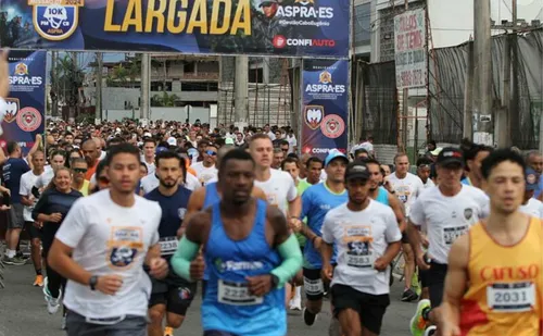 
          Imagem ilustrativa da imagem Corrida do Soldado reúne mais de 3 mil atletas nas ruas de Vitória
          