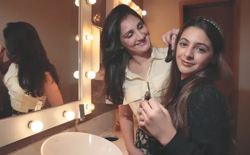 
          Imagem ilustrativa da imagem Cosméticos para crianças e adolescentes: pediatras dizem o que pode ou não pode
          