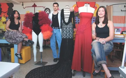 
          Imagem ilustrativa da imagem Criações de futuros estilistas em feira de moda na Enseada
          