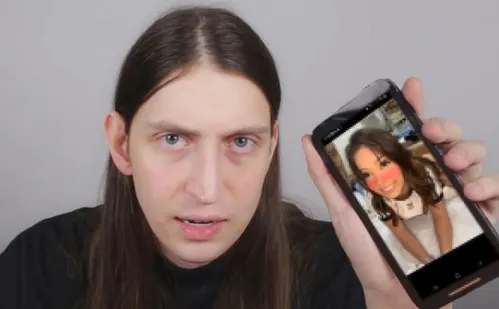 
          Imagem ilustrativa da imagem Crimes denunciados por Felca: veja o que se sabe sobre exposição infantil na web
          