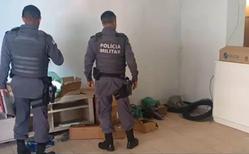 
          Imagem ilustrativa da imagem Criminosos ameaçavam moradores para instalar internet clandestina em Cariacica
          