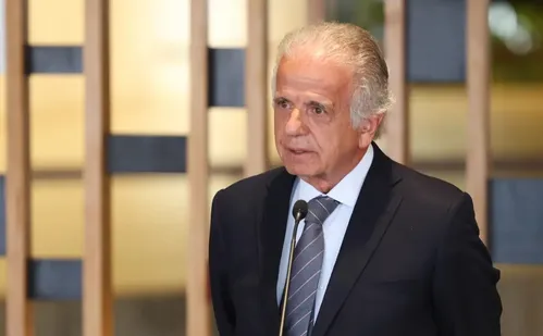 
          Imagem ilustrativa da imagem Crise entre Venezuela e EUA preocupa, diz ministro da Defesa do Brasil
          