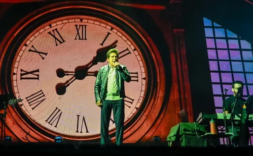 
          Imagem ilustrativa da imagem Daniel agita a orla de Camburi em celebração do aniversário de Vitória
          