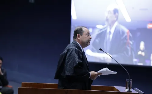 
          Imagem ilustrativa da imagem Defesa de Bolsonaro inicia manifestação no STF
          