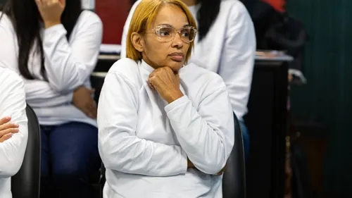 
          Imagem ilustrativa da imagem Defesa diz que Flordelis teve início de AVC em presídio no Rio; secretaria nega
          