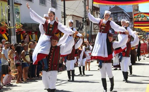 
          Imagem ilustrativa da imagem Delícias e música no novo roteiro dos pomeranos em Domingos Martins
          