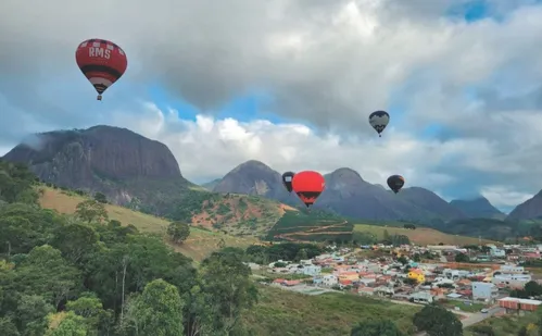 
          Imagem ilustrativa da imagem Delícias típicas e shows no festival de Pedra Azul
          