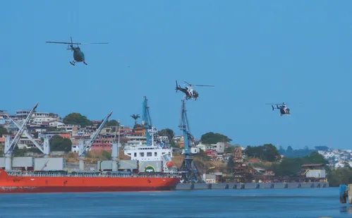 
          Imagem ilustrativa da imagem Dia da Independência: Desfile terá shows no ar e exibição de carros antigos
          