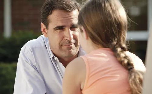 
          Imagem ilustrativa da imagem Dez erros que pais cometem e afastam os filhos adolescentes
          