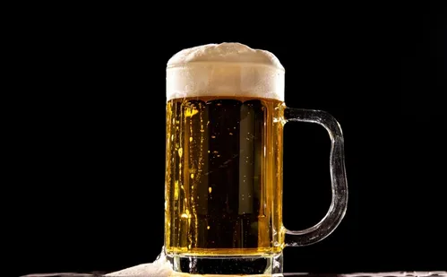 
          Imagem ilustrativa da imagem Dia Internacional da Cerveja: curiosidades e os sabores mais amados no Brasil
          