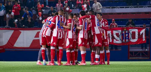 
          Imagem ilustrativa da imagem Dia de decisão nos Aflitos: Náutico luta pelo acesso à Série B contra o Brusque
          