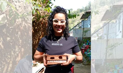 
          Imagem ilustrativa da imagem Dia do Professor: Paixão pela escola une pais e filha
          