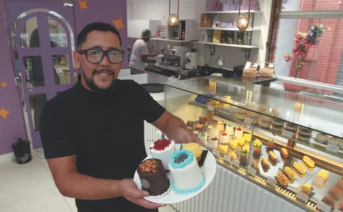 
          Imagem ilustrativa da imagem Doces com glitter viram moda e Anvisa faz alerta
          