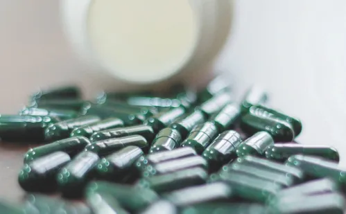 
          Imagem ilustrativa da imagem Dois a cada 10 alunos já experimentaram drogas
          