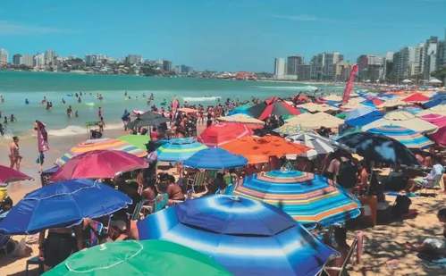 
          Imagem ilustrativa da imagem Donos de imóveis relatam medo de prejuízo com nova taxa de excursões em Guarapari
          