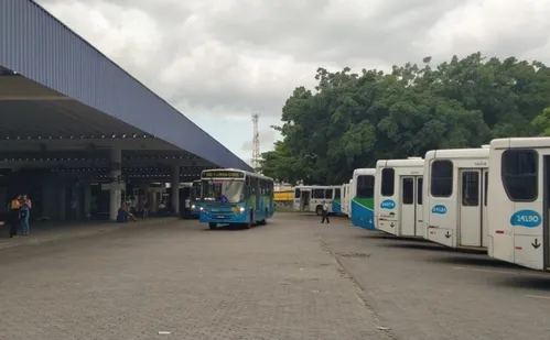 
          Imagem ilustrativa da imagem Duas adolescentes são apreendidas por furtar celular no Terminal de Laranjeiras
          