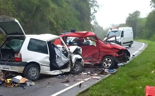 
          Imagem ilustrativa da imagem Três pessoas morrem após grave acidente no Sul do ES
          