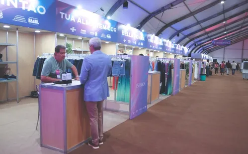 
          Imagem ilustrativa da imagem ES Fashion: Praça do Papa vira point da moda até domingo. Veja fotos
          