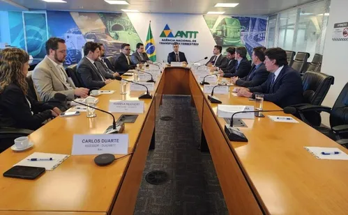 
          Imagem ilustrativa da imagem EcoRodovias assina novo contrato de concessão da BR-101
          