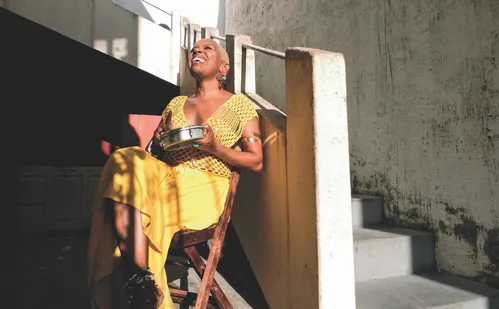 
          Imagem ilustrativa da imagem Elaine Augusta realiza o sonho de seu “santo samba”
          