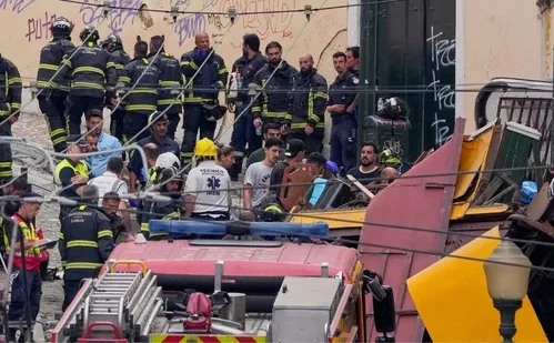 
          Imagem ilustrativa da imagem Elevador da Glória em Lisboa deixa ao menos 15 pessoas mortas
          